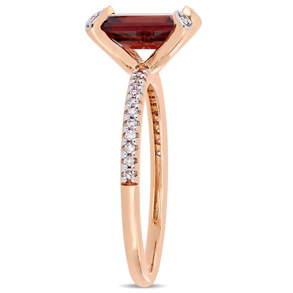 Garnet (2-1/8 ctt.w.) and Diamond (1/10 ctt.w.) Ring in 10k Rose Gold